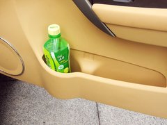 2010款 2.0L 自动 三厢尊贵型