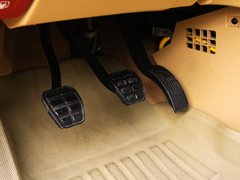 2010款 2.0L 自动 三厢尊贵型