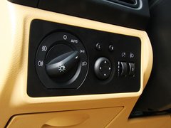 2010款 2.0L 自动 三厢尊贵型