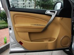 2010款 2.0L 自动 三厢尊贵型