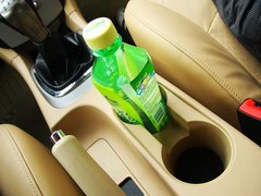 2010款 2.0L 自动 三厢尊贵型