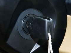 2010款 2.0L 自动 三厢尊贵型