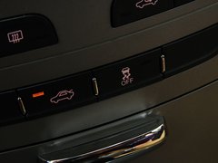2010款 2.0L 自动 三厢尊贵型