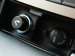 2010款 2.0L 自动 三厢尊贵型