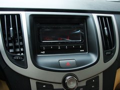 2010款 2.0L 自动 三厢尊贵型