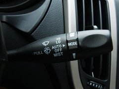 2010款 2.0L 自动 三厢尊贵型