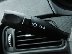 2010款 2.0L 自动 三厢尊贵型