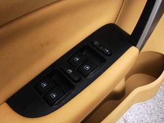 2010款 2.0L 自动 三厢尊贵型