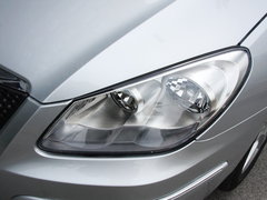 2010款 2.0L 自动 三厢尊贵型