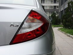 2010款 2.0L 自动 三厢尊贵型
