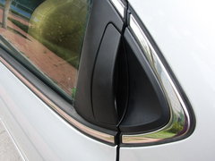 2010款 2.0L 自动 三厢尊贵型
