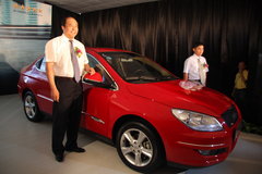 2010款 2.0L 自动 三厢尊贵型