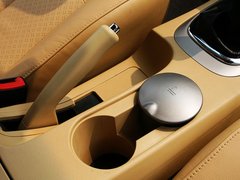 2010款 2.0L 自动 三厢尊贵型