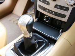 2010款 2.0L 自动 三厢尊贵型