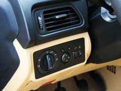 2010款 2.0L 自动 三厢尊贵型