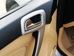 2010款 2.0L 自动 三厢尊贵型