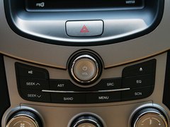 2010款 2.0L 自动 三厢尊贵型