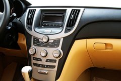 2010款 2.0L 自动 三厢尊贵型