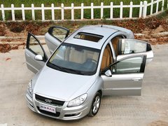 2010款 2.0L 自动 三厢尊贵型