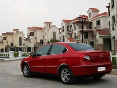 2010款 2.0L 自动 三厢尊贵型