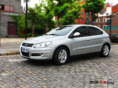 2010款 2.0L 自动 三厢尊贵型