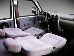 2010款 1.0 手动 新动力基本型（空调）