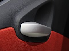 2011款 1.0L AMT 硬顶标准版