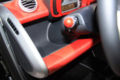 2011款 1.0L AMT 硬頂標準版