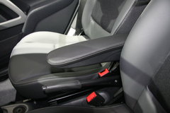 2011款 1.0L AMT 硬顶标准版