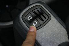 2011款 1.0L AMT 硬顶标准版