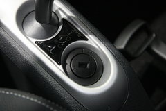 2011款 1.0L AMT 硬顶标准版