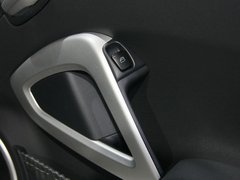 2011款 1.0L AMT 硬顶标准版