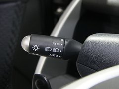 2011款 1.0L AMT 硬顶标准版