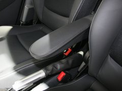 2011款 1.0L AMT 硬顶标准版