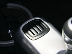 2011款 1.0L AMT 硬顶标准版