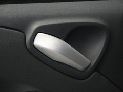 2011款 1.0L AMT 硬顶标准版