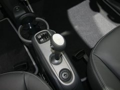 2011款 1.0L AMT 硬顶标准版