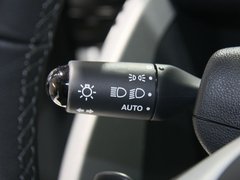 2011款 1.0L AMT 硬顶标准版