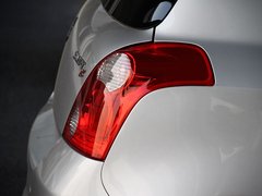 2011款 1.3L 自动 时尚版
