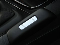 2011款 120i 2.0L 双门轿跑车