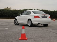 2011款 120i 2.0L 双门轿跑车