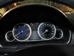 2012款 2.4L 手动 汽油两驱超豪华版 5座