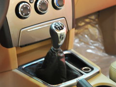 2012款 2.4L 手动 汽油两驱超豪华版 5座