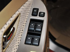 2012款 2.4L 手动 汽油两驱超豪华版 5座