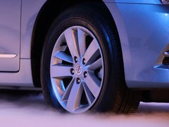 2011款 2.5L 领先版