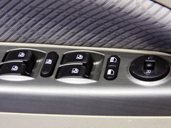 2011款 2.0 自动 精英型