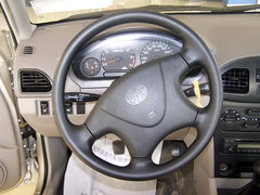 2005款 TJ7111B-XS 1.1 MT 三缸两厢