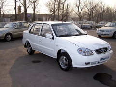 2005款 TJ7111B-XS 1.1 MT 三缸两厢