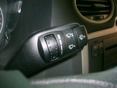 2006款 两厢 1.8L 自动 时尚型