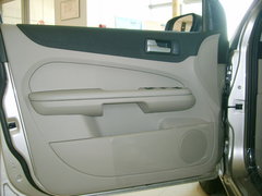 2006款 两厢 1.8L 自动 时尚型